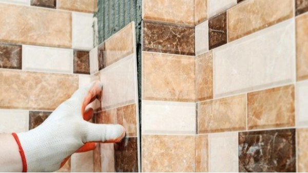 瓷磚膠施工后需要養(yǎng)護多久？昆明瓷磚膠廠家告訴您