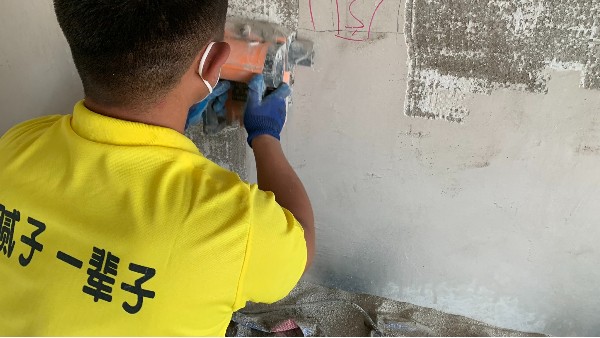 客廳用哪種膩?zhàn)臃垩b修比較合適？