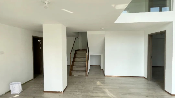 易高好膩?zhàn)痈嬖V您，耐水膩?zhàn)哟蚰r(shí)應(yīng)注意的問題